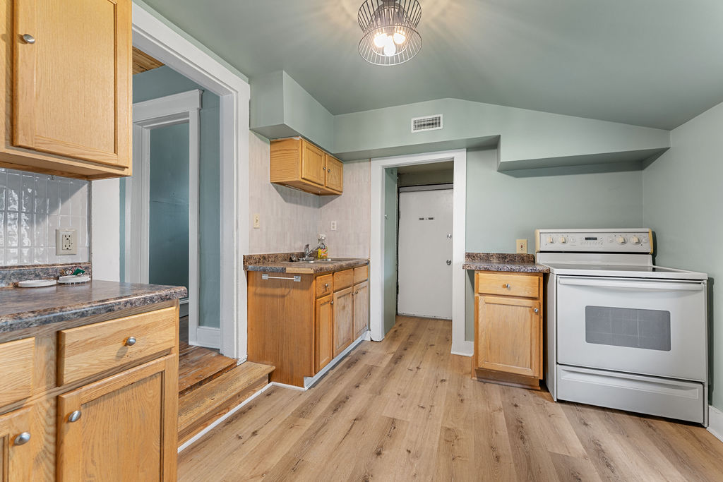 1060 W 10th Ave