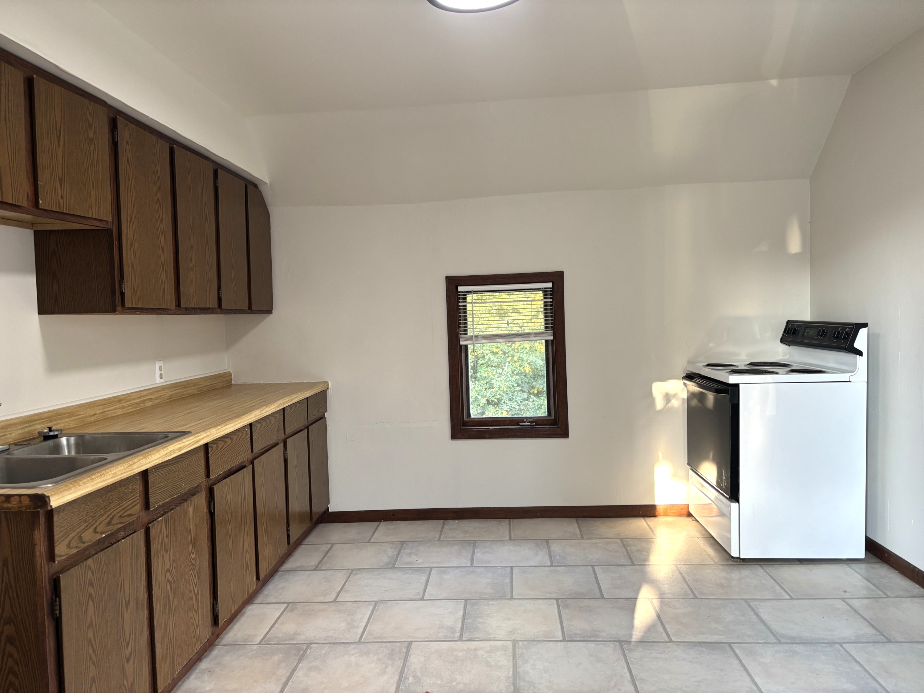308 S Union St - A- Upper